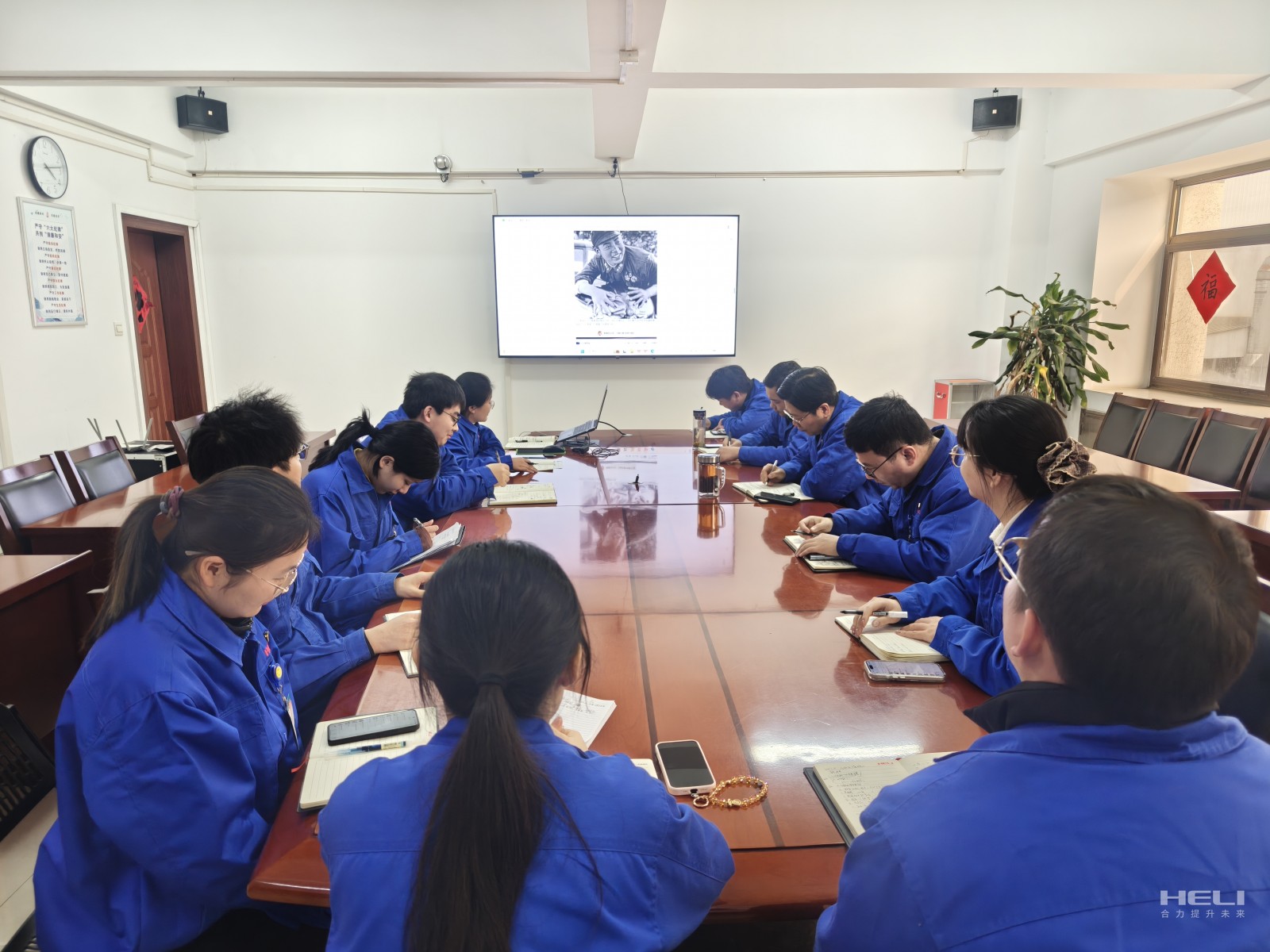 “学雷锋”主题团课.jpg “学雷锋”主题团课.jpg